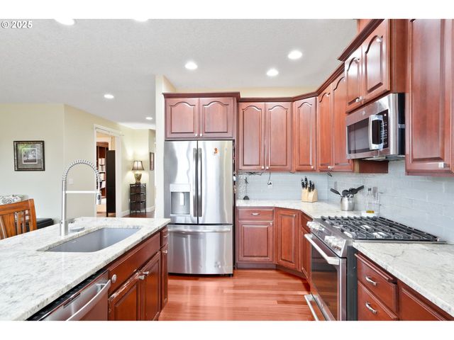 945 CARADON Ct, Salem, OR 97304