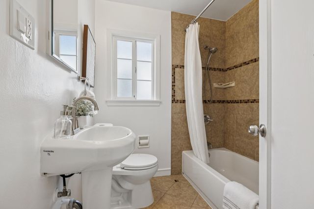 663 40Th St, Richmond, CA 94805