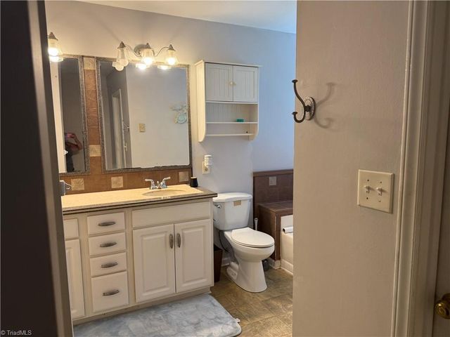 6937 NC Highway 66 S, King, NC 27021
