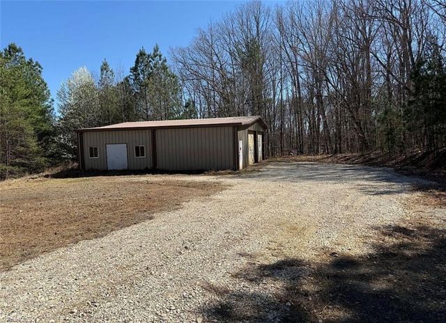 6937 NC Highway 66 S, King, NC 27021