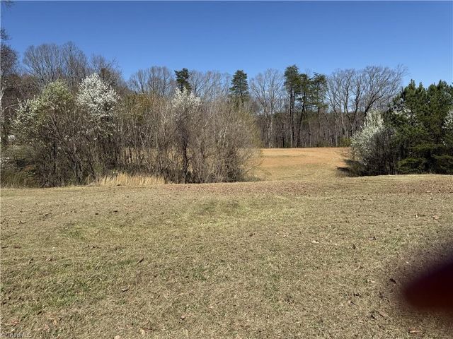 6937 NC Highway 66 S, King, NC 27021