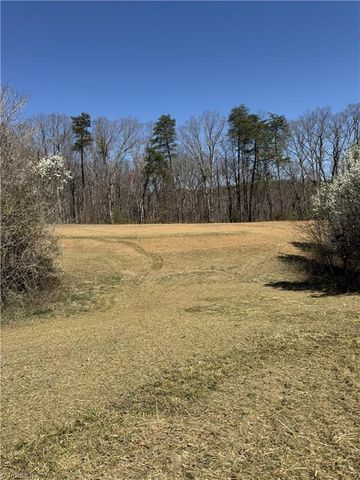 6937 NC Highway 66 S, King, NC 27021