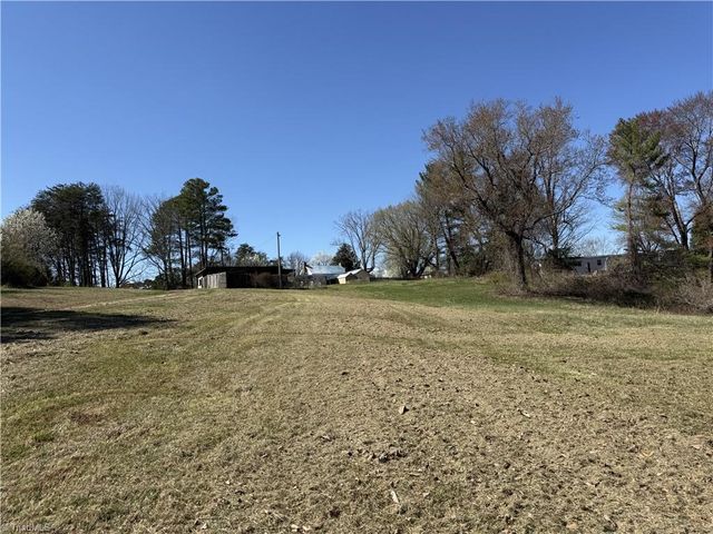 6937 NC Highway 66 S, King, NC 27021
