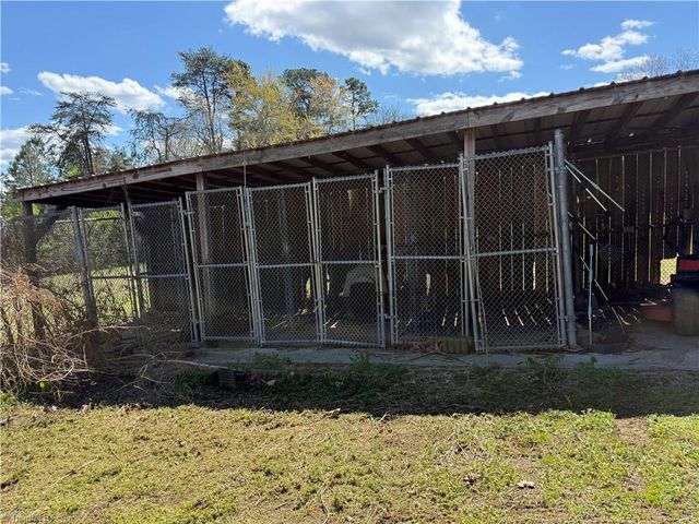 6937 NC Highway 66 S, King, NC 27021