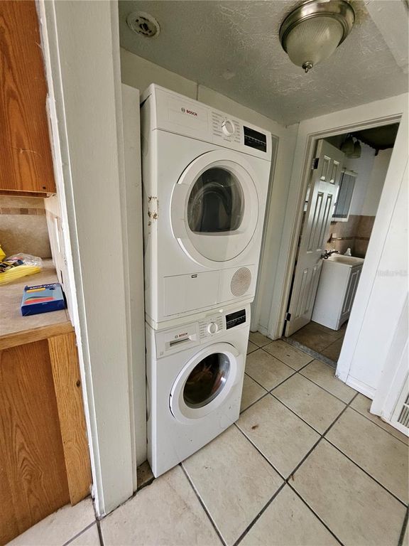 Image 8 of property listing at 7810 BOCA CIEGA DRIVE, St Pete Beach, FL 33706