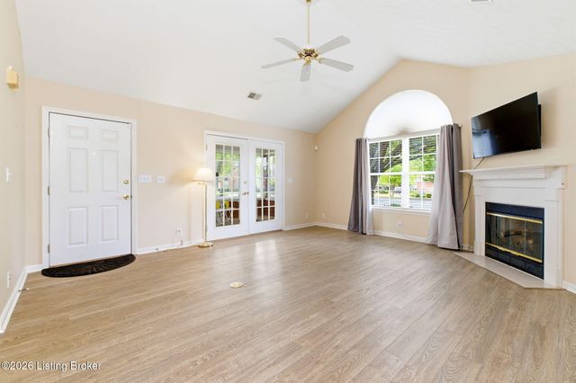 3520 Saint Andrews Village Cir, Louisville, KY 40241