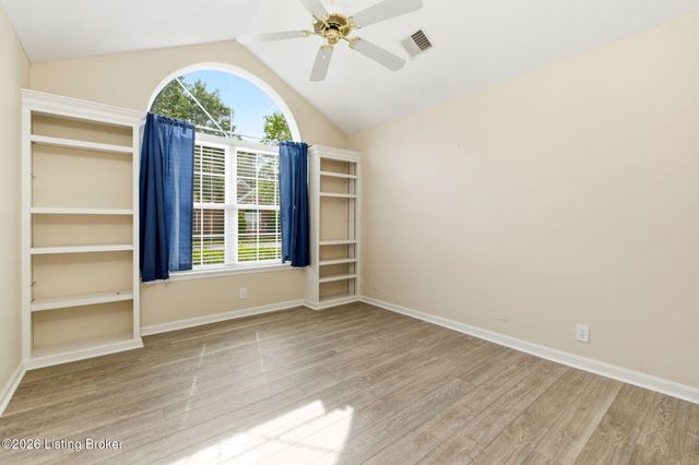 3520 Saint Andrews Village Cir, Louisville, KY 40241