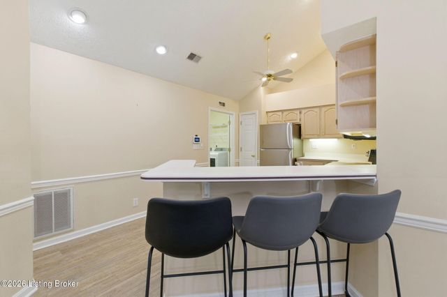 3520 Saint Andrews Village Cir, Louisville, KY 40241