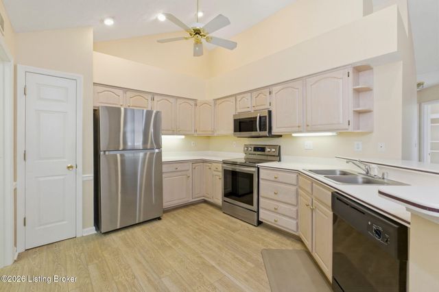 3520 Saint Andrews Village Cir, Louisville, KY 40241