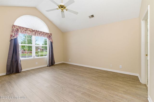 3520 Saint Andrews Village Cir, Louisville, KY 40241