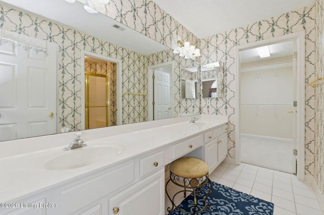 3520 Saint Andrews Village Cir, Louisville, KY 40241
