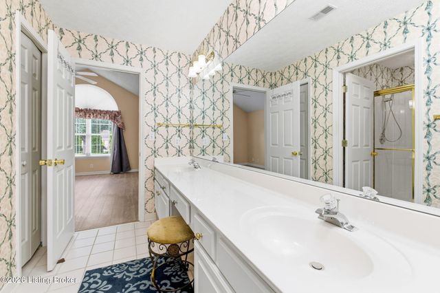 3520 Saint Andrews Village Cir, Louisville, KY 40241