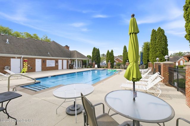 3520 Saint Andrews Village Cir, Louisville, KY 40241
