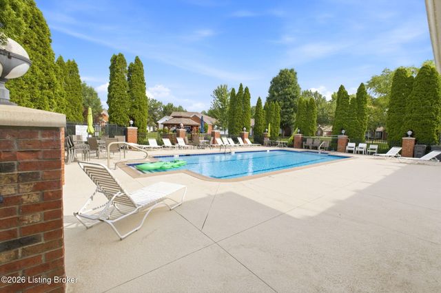 3520 Saint Andrews Village Cir, Louisville, KY 40241