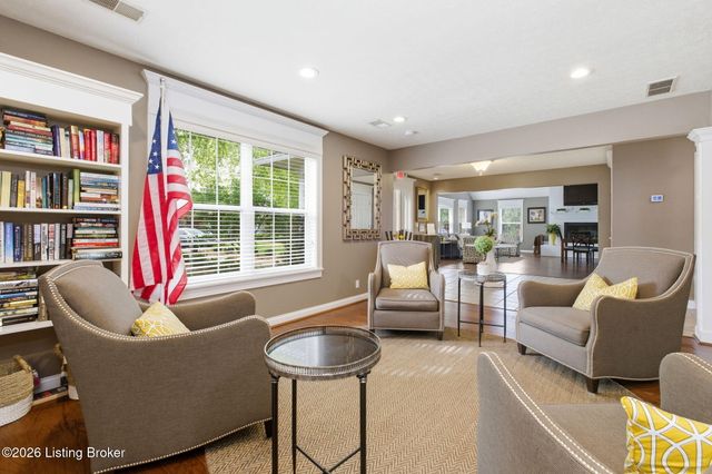 3520 Saint Andrews Village Cir, Louisville, KY 40241