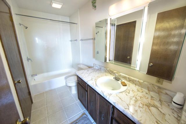 7222 S Delaine DRIVE, Oak Creek, WI 53154