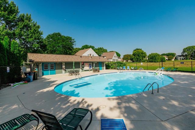 7222 S Delaine DRIVE, Oak Creek, WI 53154