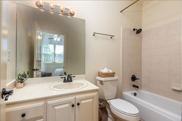9330 GROVEWAY CV, Germantown, TN 38139