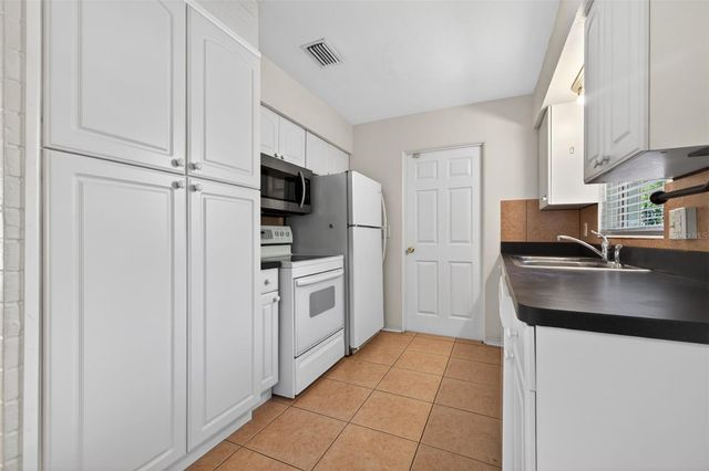 11234 68TH AVENUE N, Seminole, FL 33772
