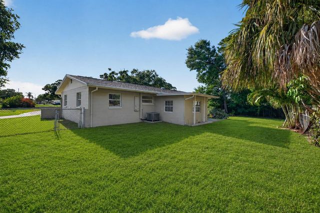 11234 68TH AVENUE N, Seminole, FL 33772