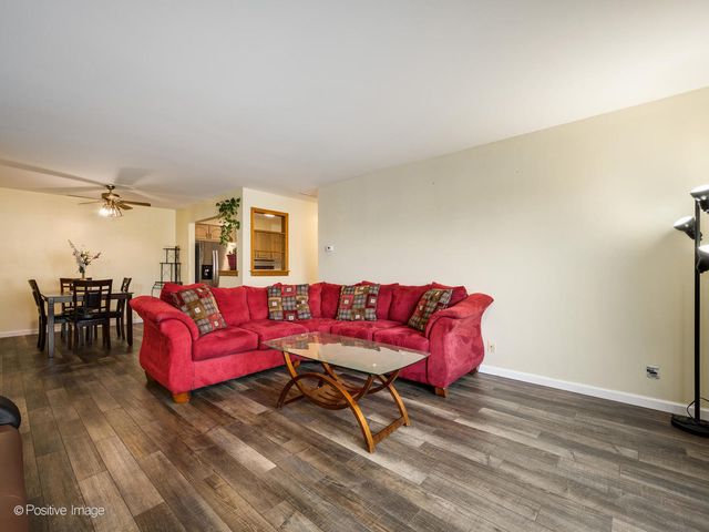 1322 S New Wilke Road 1C, Arlington Heights, IL 60005
