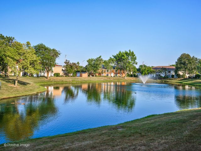 1322 S New Wilke Road 1C, Arlington Heights, IL 60005