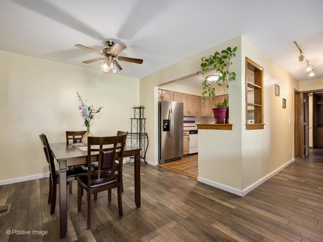 1322 S New Wilke Road 1C, Arlington Heights, IL 60005