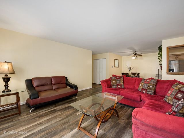 1322 S New Wilke Road 1C, Arlington Heights, IL 60005