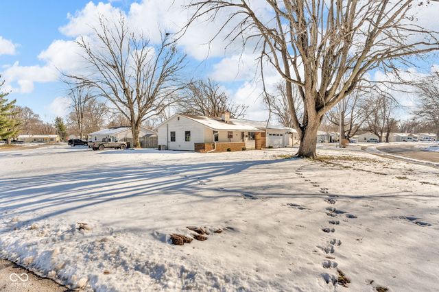 705 Hanover Drive, Whiteland, IN 46184