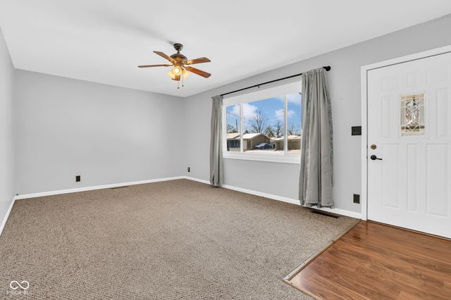 705 Hanover Drive, Whiteland, IN 46184