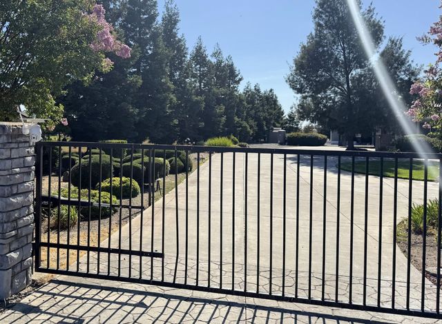 21475 Cherry Glen Ct, Linden, CA 95236