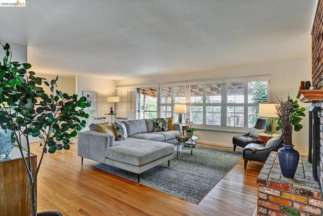 585 Crestmont DR, Oakland, CA 94619