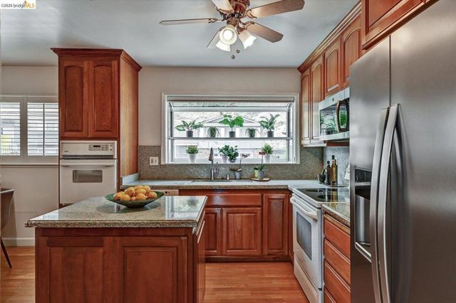 585 Crestmont DR, Oakland, CA 94619