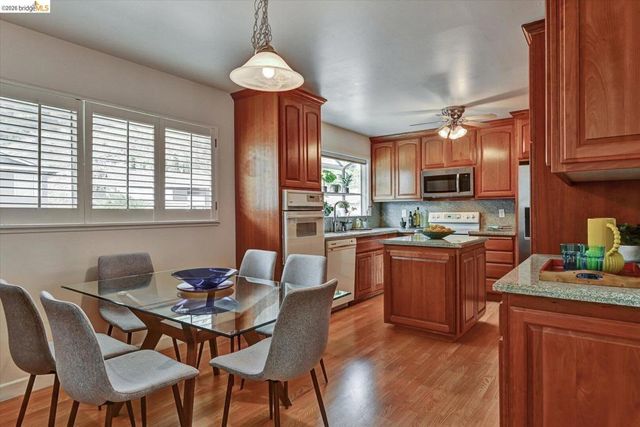 585 Crestmont DR, Oakland, CA 94619