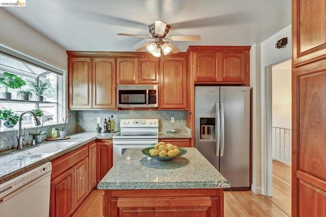 585 Crestmont DR, Oakland, CA 94619