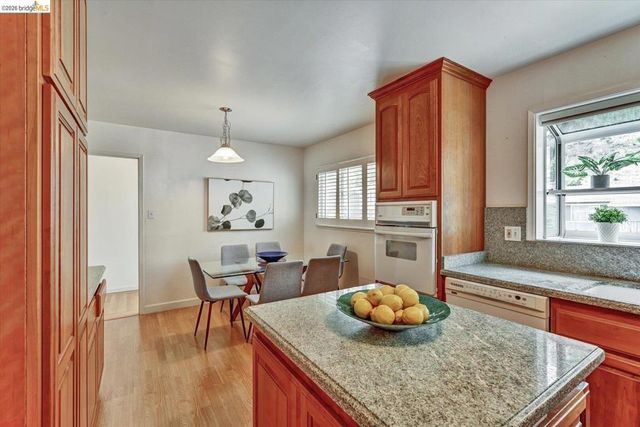 585 Crestmont DR, Oakland, CA 94619