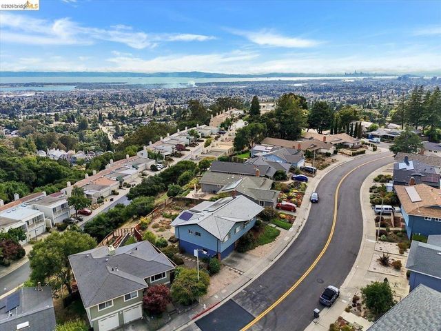585 Crestmont DR, Oakland, CA 94619