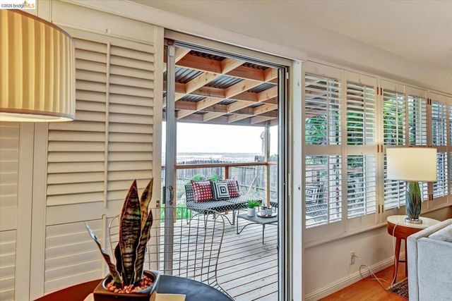 585 Crestmont DR, Oakland, CA 94619