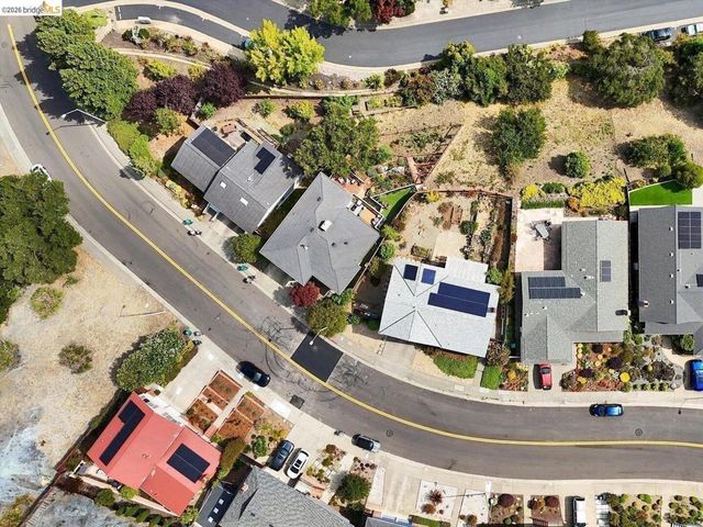 585 Crestmont DR, Oakland, CA 94619