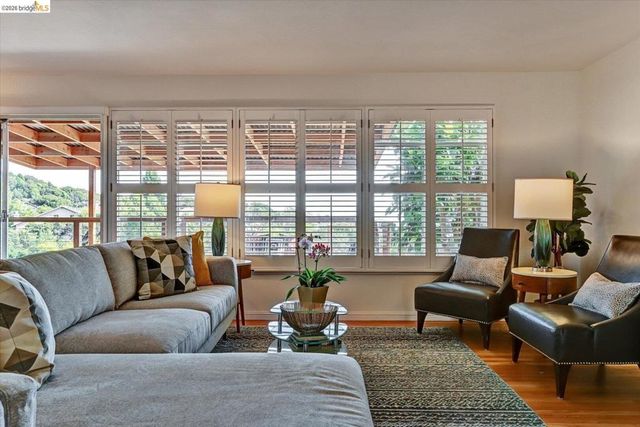 585 Crestmont DR, Oakland, CA 94619