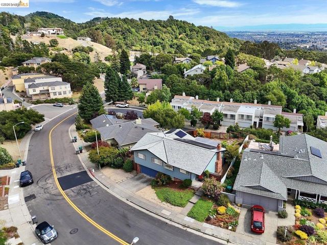 585 Crestmont DR, Oakland, CA 94619