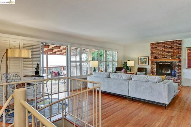 585 Crestmont DR, Oakland, CA 94619