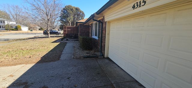 4315 Southgate Drive, Indianapolis, IN 46268