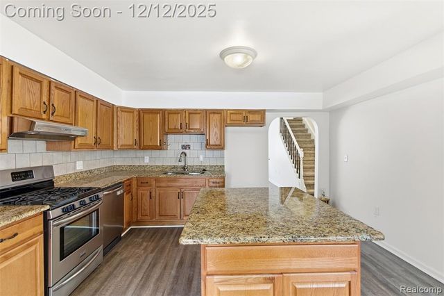 32477 Saint Vincent Avenue, Warren, MI 48092