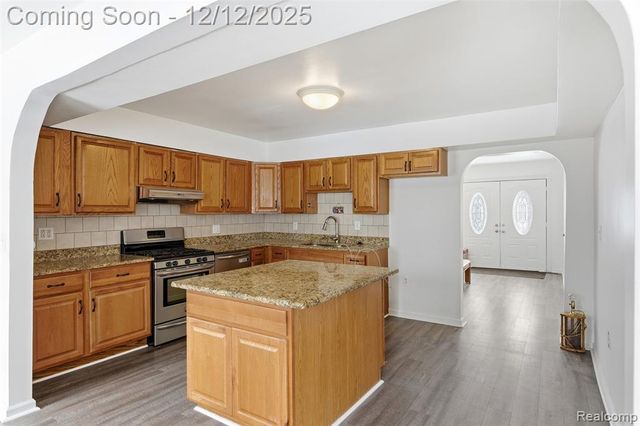 32477 Saint Vincent Avenue, Warren, MI 48092