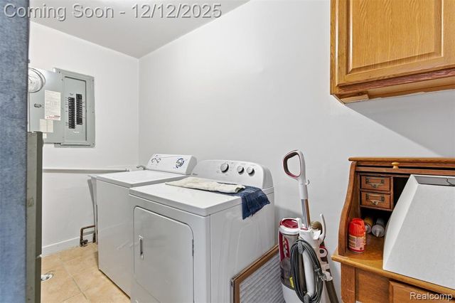 32477 Saint Vincent Avenue, Warren, MI 48092