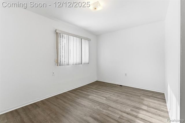 32477 Saint Vincent Avenue, Warren, MI 48092