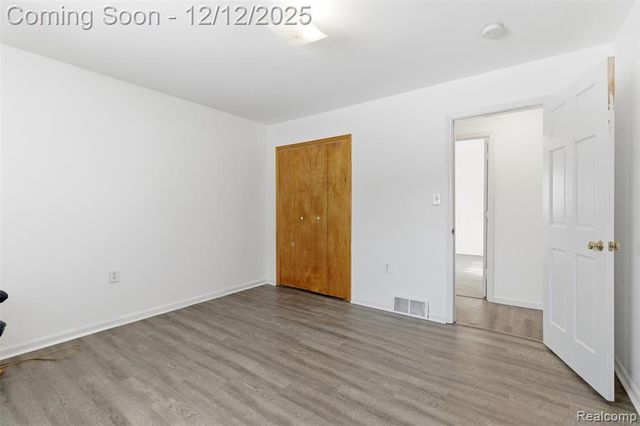 32477 Saint Vincent Avenue, Warren, MI 48092