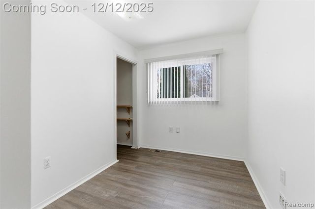 32477 Saint Vincent Avenue, Warren, MI 48092