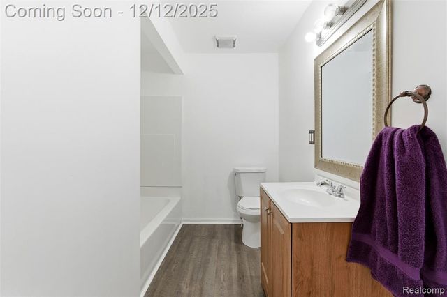 32477 Saint Vincent Avenue, Warren, MI 48092